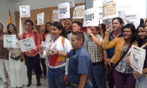 Transexuales logran la sustitución de sexo por genero en la cedula en Ecuador (21)