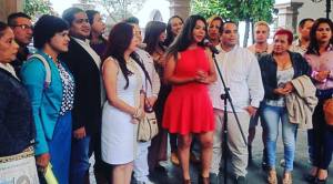 diane-rodriguez-de-la-federacion-ecuatoriana-de-organizaciones-lgbti-antes-de-la-reunion-con-rafael-correa-presidente-de-ecuador